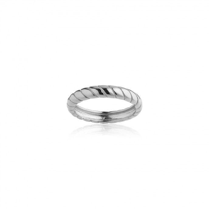 TWISTED RING