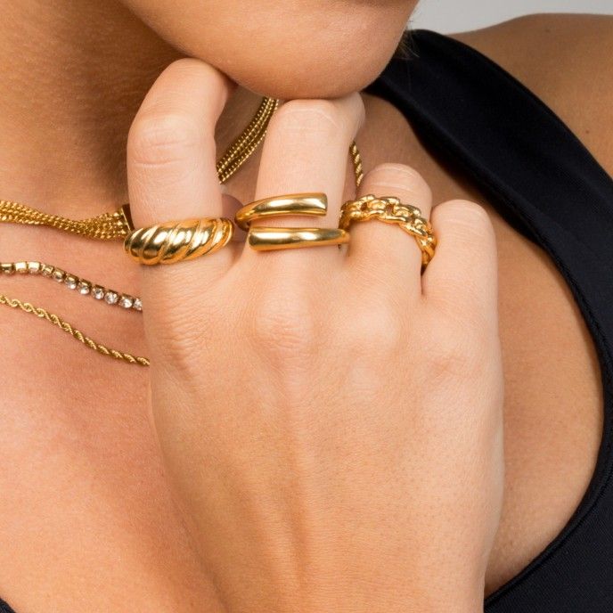 TWISTED STEEL RING