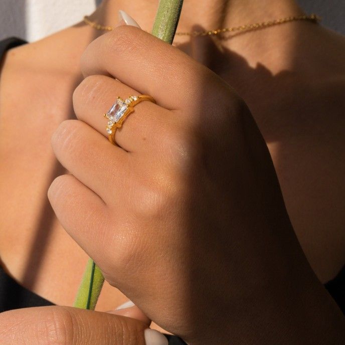 SOLITARY SILVER RING