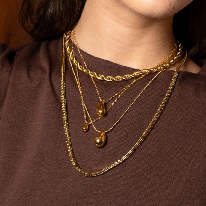 STEEL NECKALCE WITH DROP