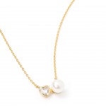 Metal chapado en oro con circonita blanca.